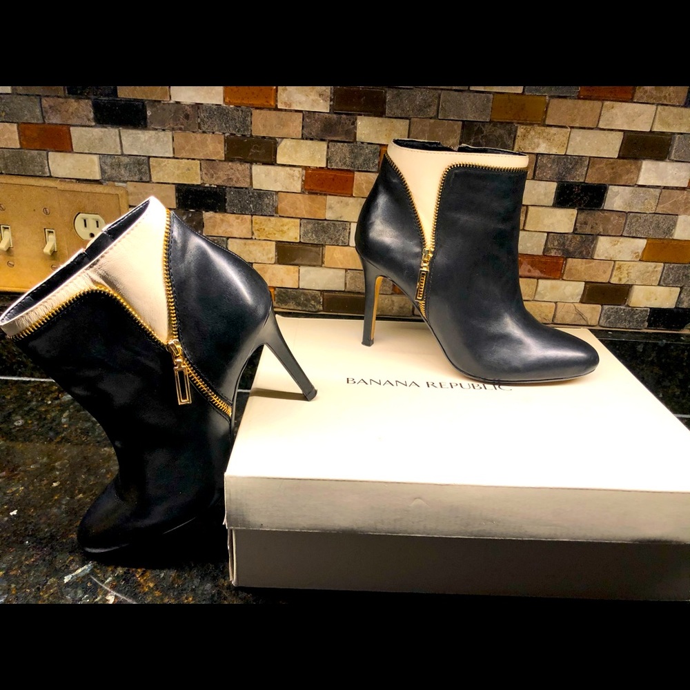 Elegant Banana Republic Booties